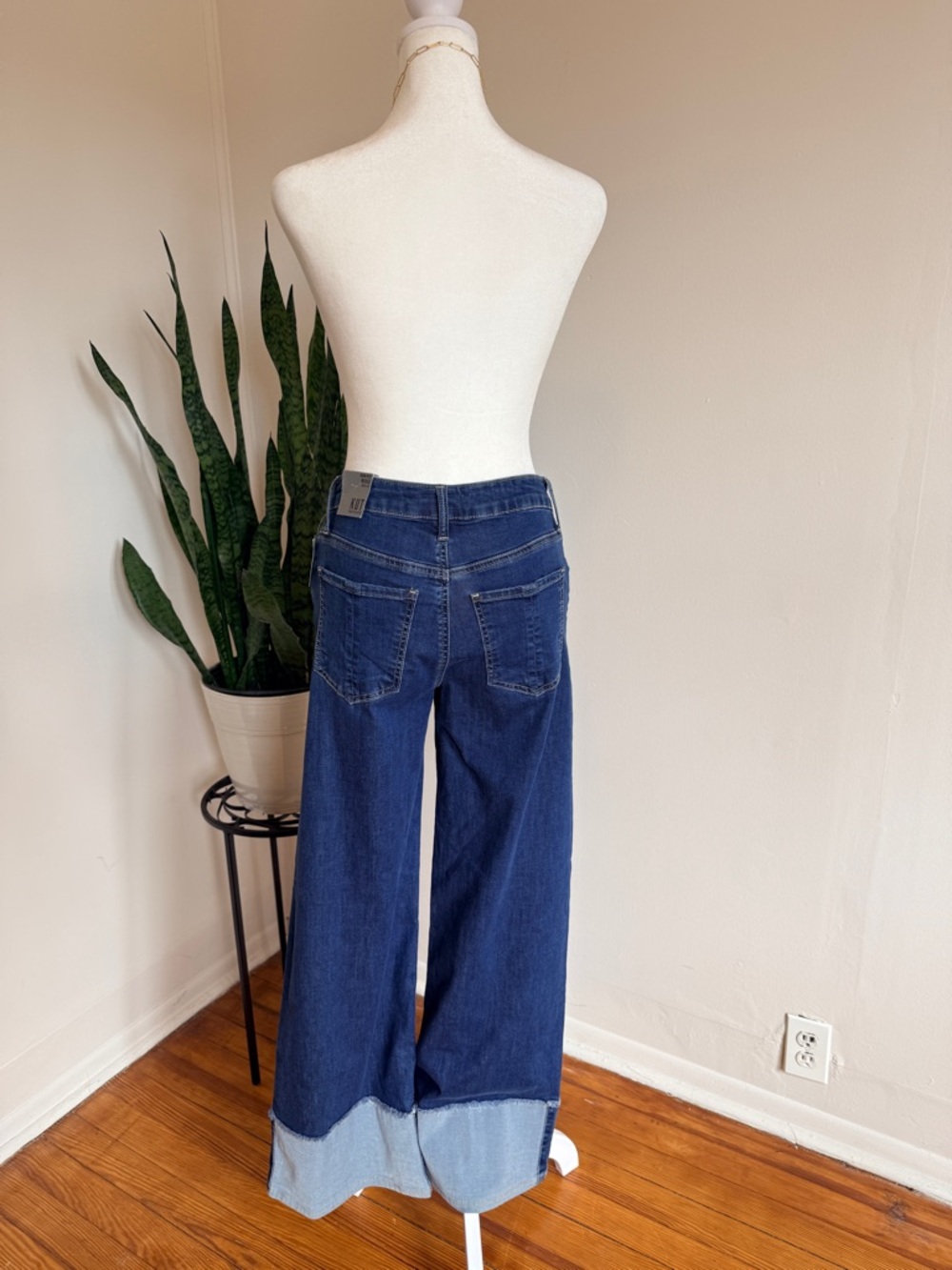 Kut from the Kloth | Margo High Rise Wide Leg Jeans - Picture 4 of 12